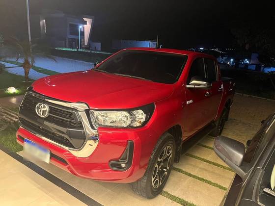 TOYOTA HILUX 2.8 D-4D TURBO DIESEL CD SRV 4X4 AUTOMÁTICO